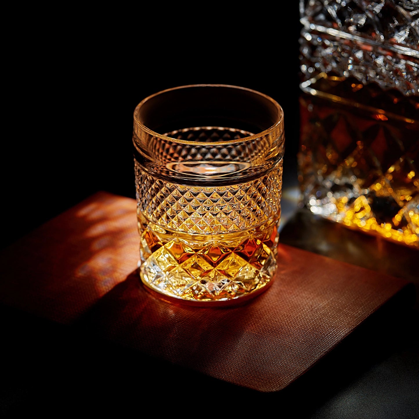 Set Whiskey cu Decantor, 4 Pahare Cristal & Pietre Granit